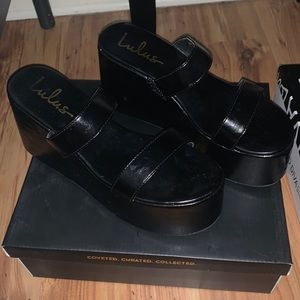 Lulus flatform sandals